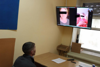 Фотография к новости: Костанайский заключенный встретился с потерянной 23 года назад сестрой в Skype