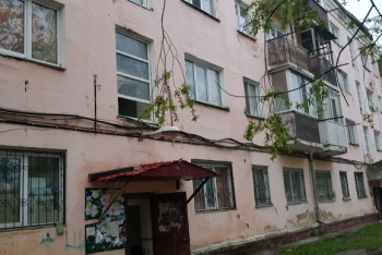 Первый ливень после урагана: Жильцы оставшегося без крыши дома терпят бедствие в Кокшетау