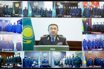 Фотография к новости: Отличившиеся в период ЧП сотрудники МВД получили награды