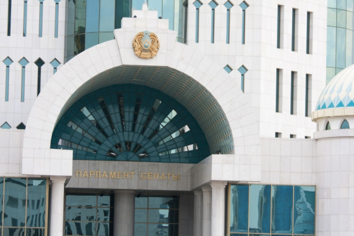 Режим неполного рабочего времени введут в РК для ухаживающих за больным членом семьи