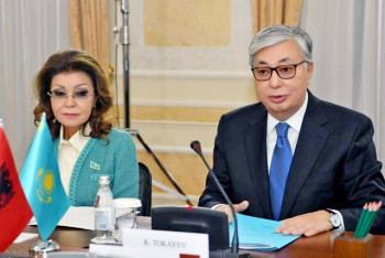 Фотография к новости: Президент поблагодарил Даригу Назарбаеву за работу