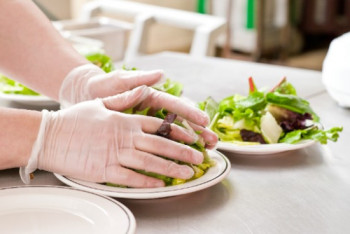 Фотография к новости: Роспотребнадзор заявил о передаче коронавируса через воду и еду