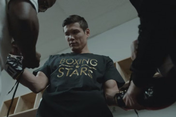 Фотография к новости: Компания Эдди Хирна представила фильм о Данияре Елеусинове