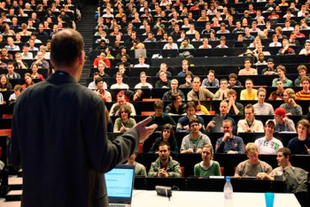 Фотография к новости: От каких обязательных отчетов освободят преподавателей в Казахстане