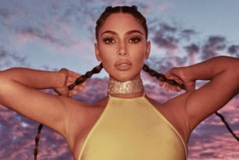 Фотография к новости: Ким Кардашьян взбудоражила Сеть сексуальными фото в купальнике