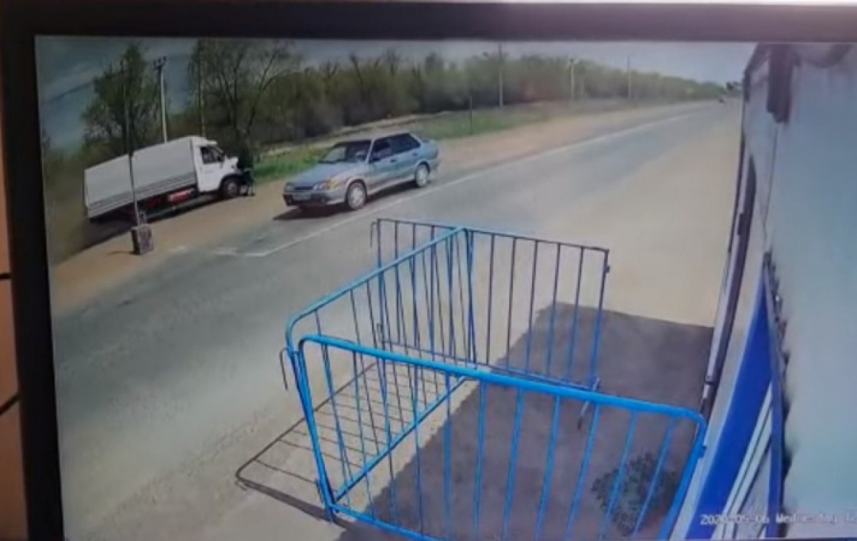Водитель "Газели" сбил полицейского, прорываясь через блокпост в ЗКО