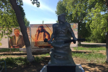 Фотография к новости: Копию известного монумента "Стоять насмерть" изготовили осужденные в Павлодаре