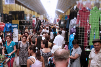 Фотография к новости: Два торговых дома и рынок незаконно работали в Атырау