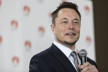 Фотография к новости: Илон Маск открыл завод Tesla вопреки запрету властей