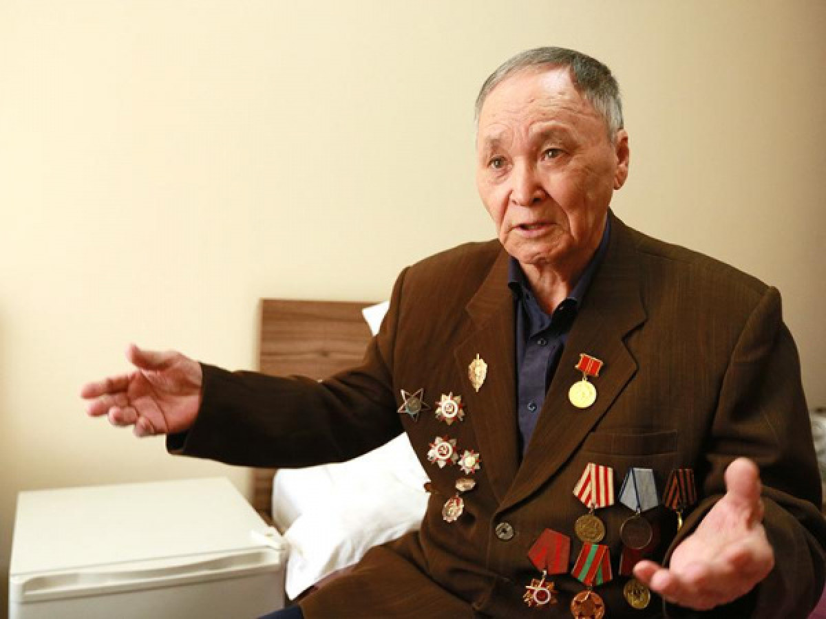 "Ветеран настоящий" - в Алматы показали документы на медали Ивана Абдулова