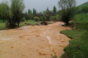 Фотография к новости: ЧС в Туркестанской области: затоплены села, смыты мосты, ведется эвакуация населения