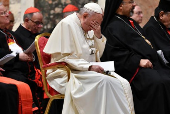 Фотография к новости: "Затянуть пояса" вынудил Ватикан и папу Римского COVID-19