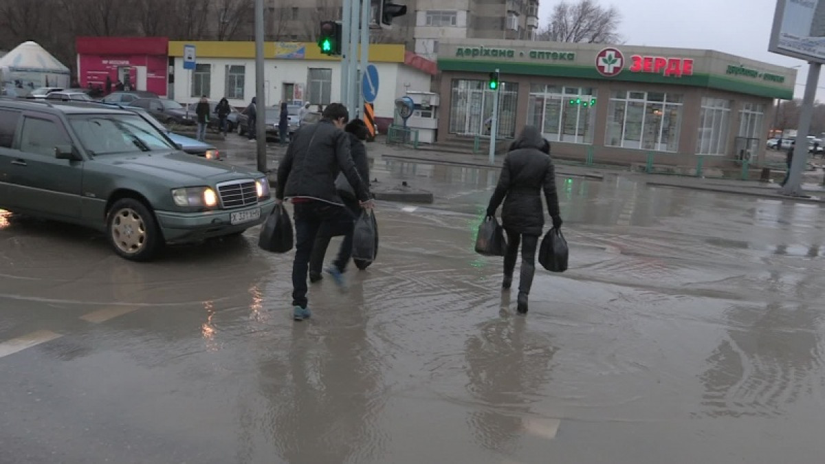 Осадки и вода из Туркестанской области подтопили 38 домов в Шымкенте