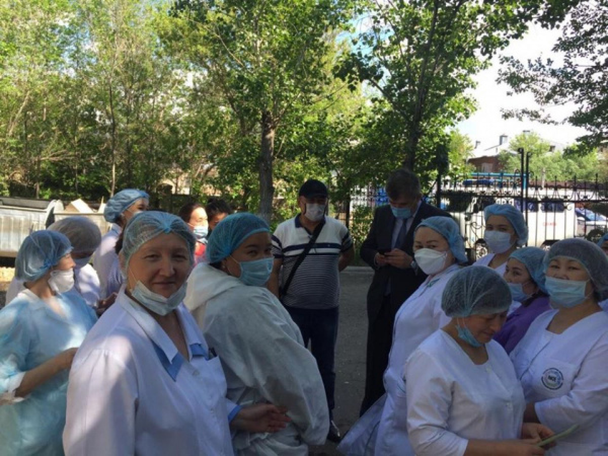 Правила выплат работникам лабораторий изменят в Казахстане