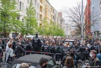 Фотография к новости: Тысячи жителей Германии митингуют против карантина