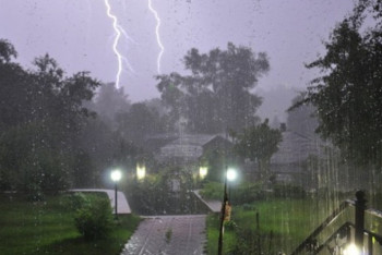 Фотография к новости: Гроза и град: штормовое предупреждение объявлено в нескольких областях Казахстана