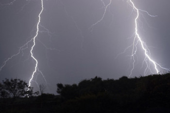 Фотография к новости: Штормовое предупреждение объявлено в нескольких регионах Казахстана 19 мая