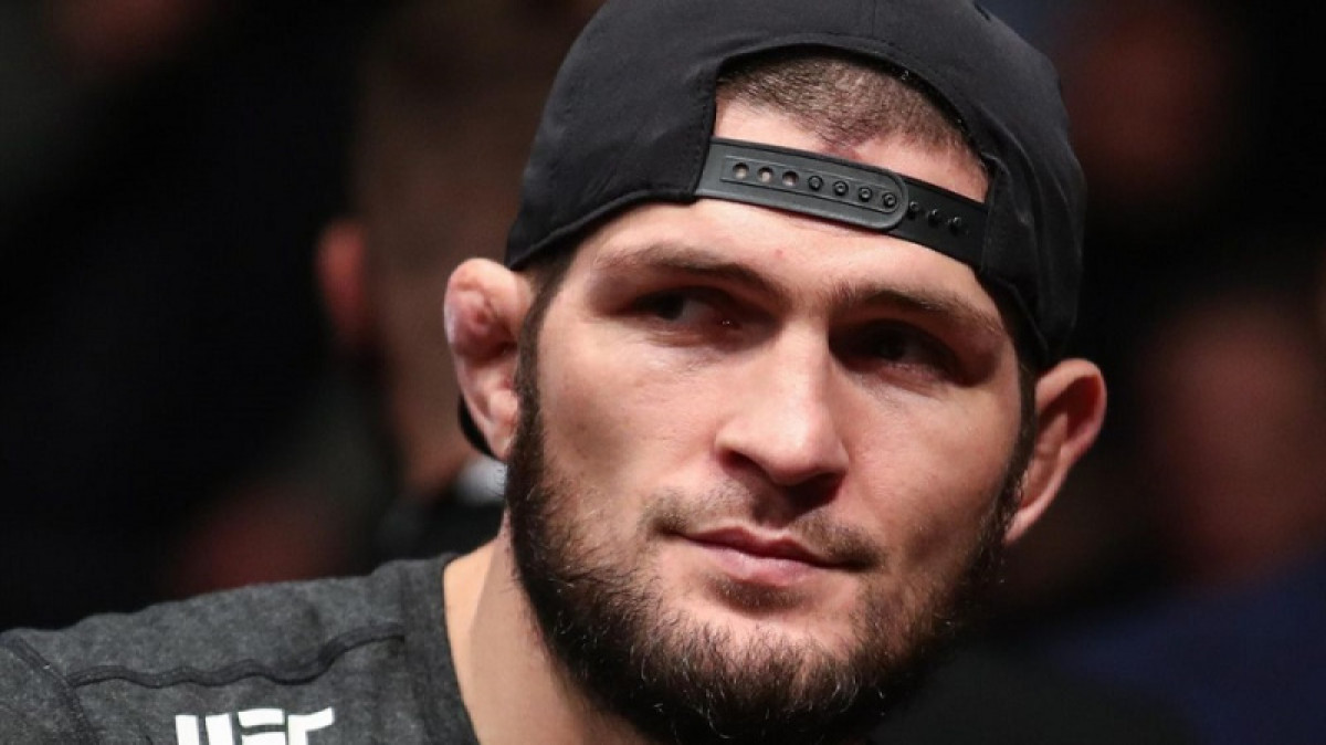 Отца Хабиба Нурмагомедова подключили к аппарату ИВЛ