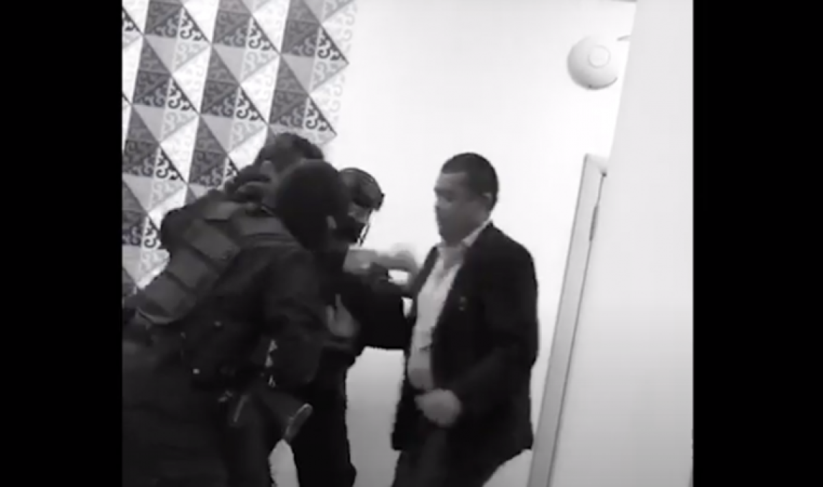 Кто и за что задержал активиста Ахметбека Нурсилу в Алматы