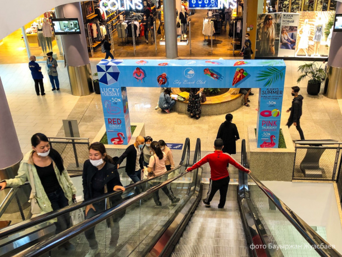 Крупные торговые центры заработали во время карантина в Нур-Султане. Фоторепортаж