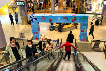 Фотография к новости: Крупные торговые центры заработали во время карантина в Нур-Султане. Фоторепортаж