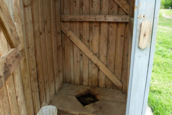 Фотография к новости: Жителей двухэтажного дома суд оставил без туалета в Актобе