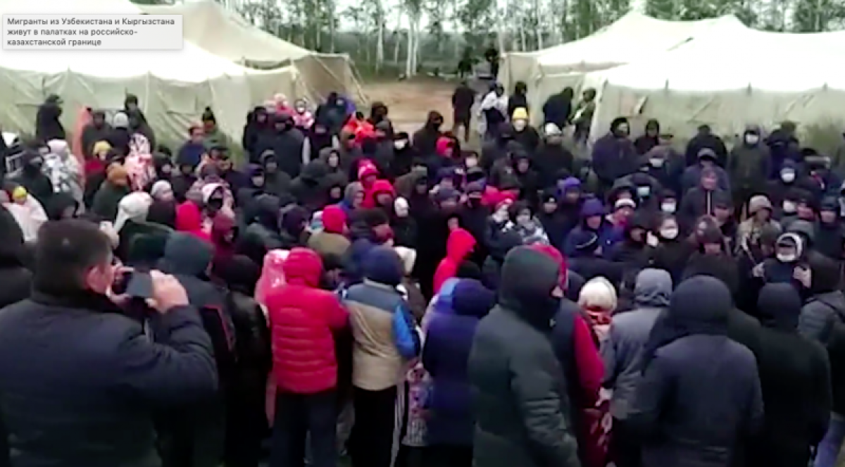 Застрявших на казахстанско-российской границе кыргызстанцев начали эвакуировать