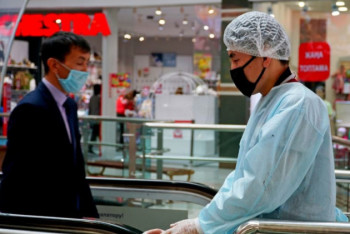 Фотография к новости: Волонтеры помогают столичным ТЦ в возобновлении работы