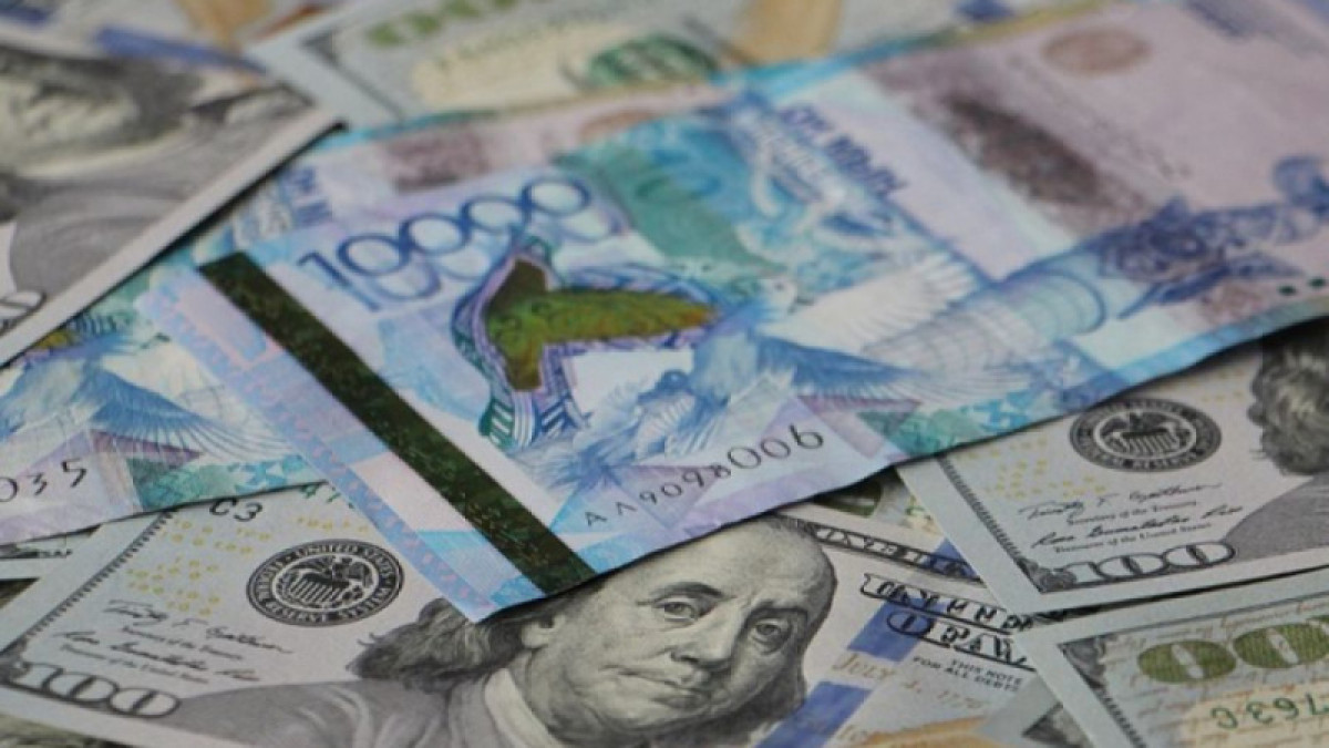 Курс в 385 тенге за доллар прогнозируют эксперты