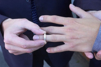 Фотография к новости: Зачем казахстанским геям фиктивные браки