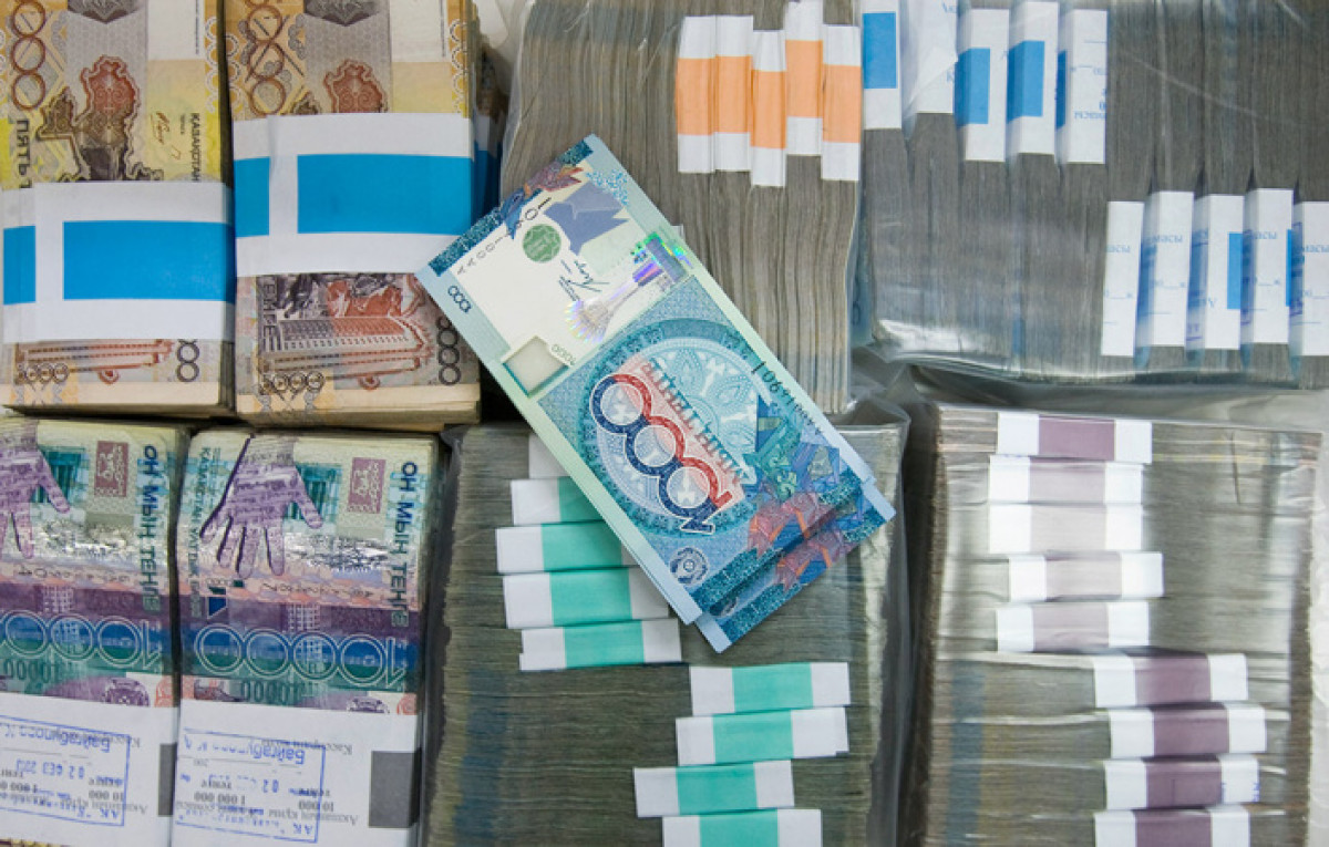 Почти 2 миллиарда тенге похитили коммунальщики Нур-Султана