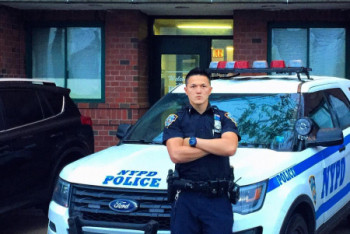 Фотография к новости: Казах-полицейский из Нью-Йорка Димаш Ниязов получил награду “Герой Мира”