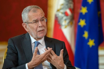 Фотография к новости: Полиция застала президента Австрии в кафе во время карантина