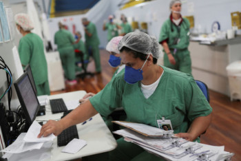 Фотография к новости: Более 800 человек умерли за сутки от коронавируса в Бразилии