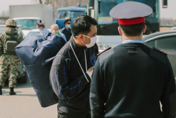 Фотография к новости: Как легко обходят блокпост в Алматы