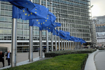 Фотография к новости: Еврокомиссия возвращает чиновников на работу из офиса