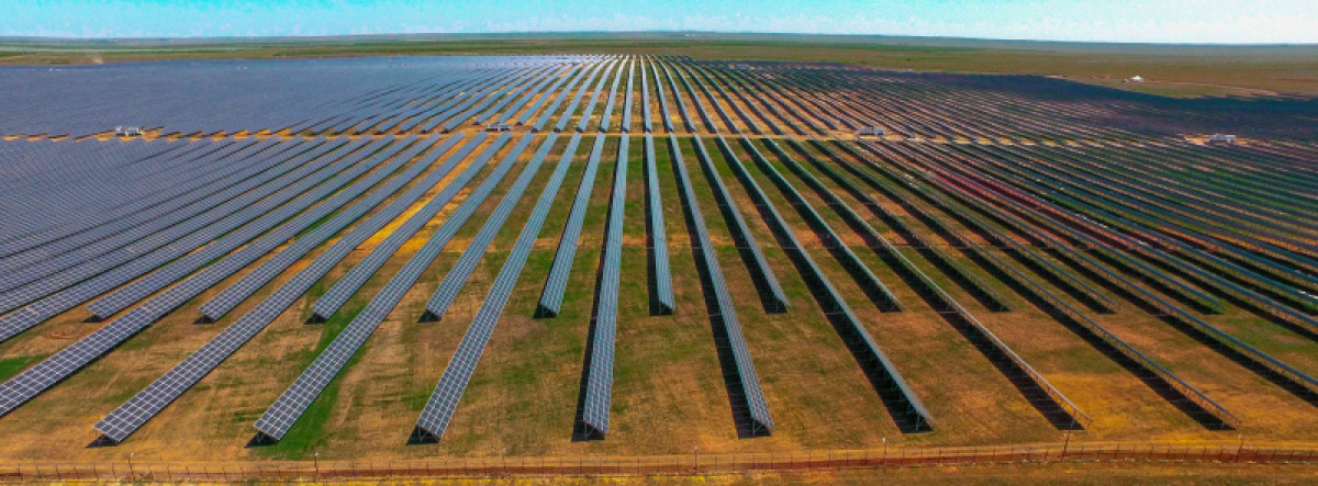 Токаев посетил солнечную электростанцию в Акмолинской области