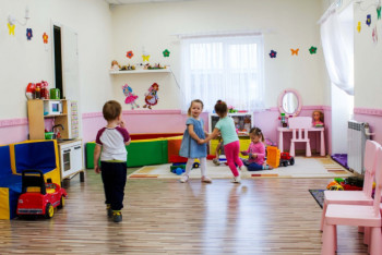 Фотография к новости: Дежурные группы в детсадах Алматы заработают с 1 июня