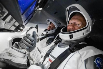 Фотография к новости: Корабль Crew Dragon пристыковался к МКС