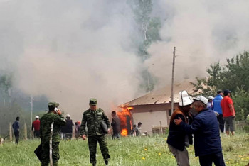 Фотография к новости: Забрасывали друг друга камнями. Конфликт произошел на границе Кыргызстана и Узбекистана