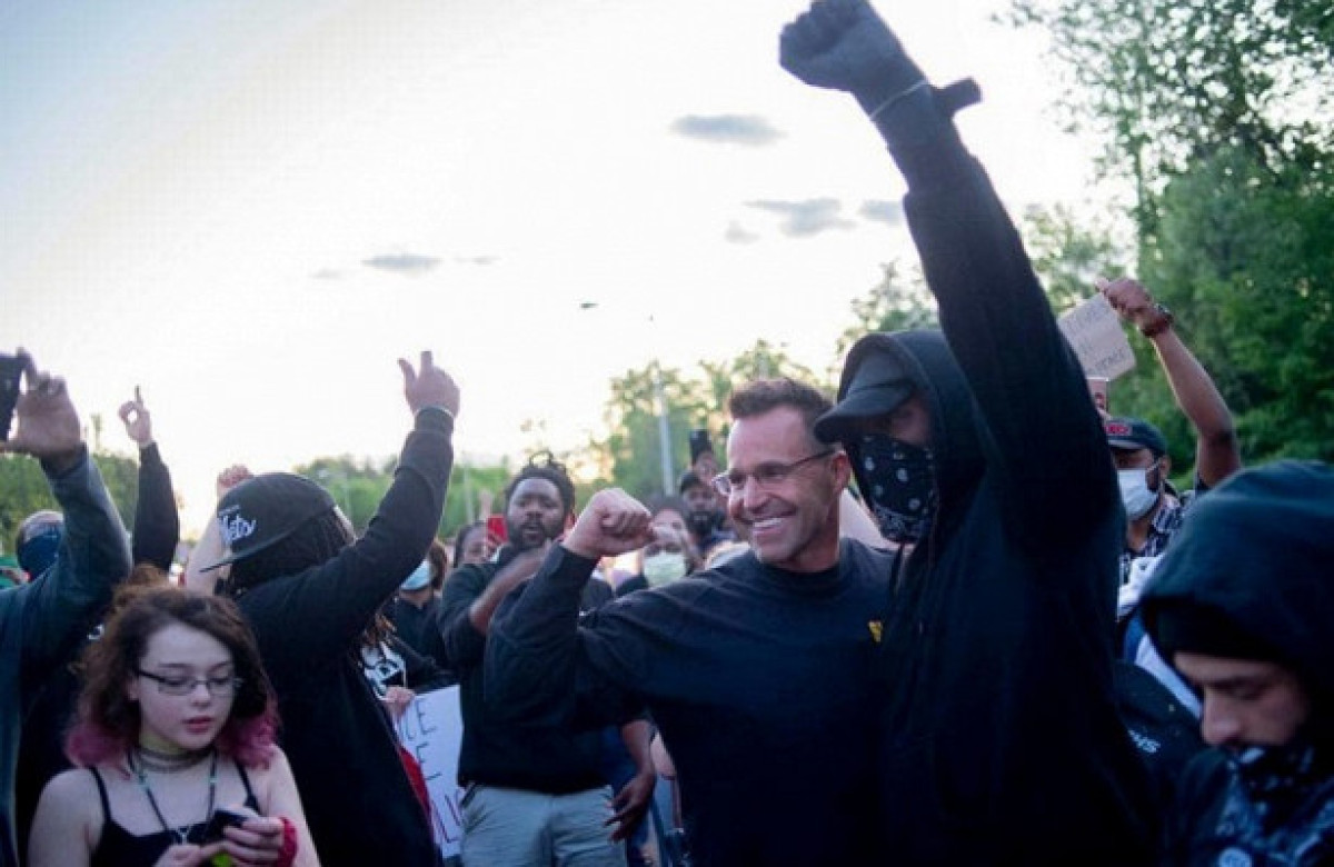 кадр из видео