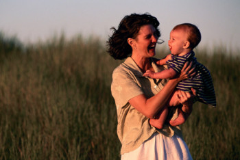 Фотография к новости: С начала года на поддержку материнства и детства направлено 190 миллиардов тенге