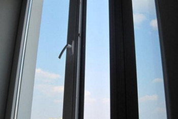 Фотография к новости: Требования по установке решеток на окнах ужесточат в Казахстане