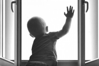 Фотография к новости: Пятилетний ребенок выпал из окна в Усть-Каменогорске