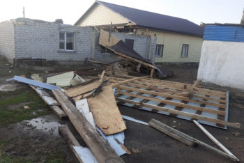 Тридцать зданий остались без крыши из-за порывистого ветра в Карагандинской области