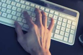 Фотография к новости: Порядка двух тысяч сел в Казахстане все еще без Интернета — депутат Айсина