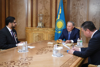 Фотография к новости: Назарбаев поблагодарил за работу покидающего Казахстан посла ОАЭ