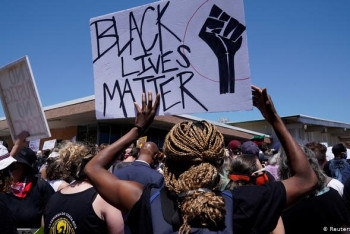 Фотография к новости: Задержавшим Джорджа Флойда полицейским предъявили обвинения