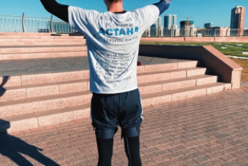 "Жизни чёрных важны" - выпускник из Нур-Султана пробежал марафон в знак протеста против расизма