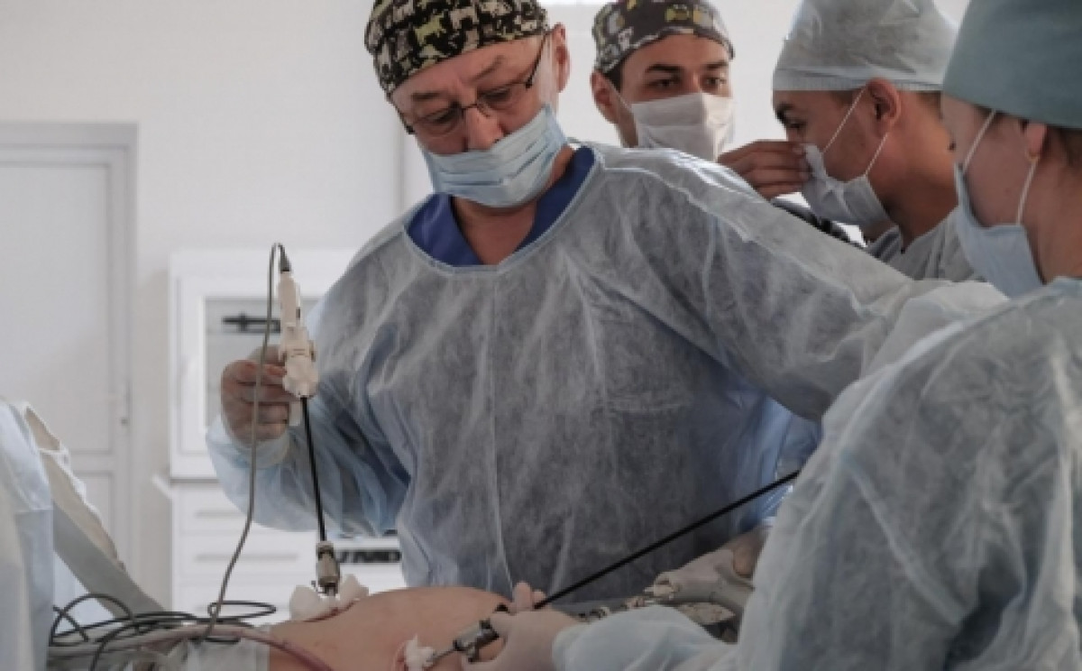 Хирурги Карагандинского медуниверситета провели сложную операцию